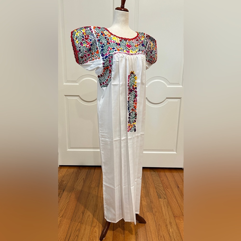 San Antonino Maxi Dress,Oaxaca Mexican dress.Hand Embroidered with Silk Threads. - Picture 6 of 8